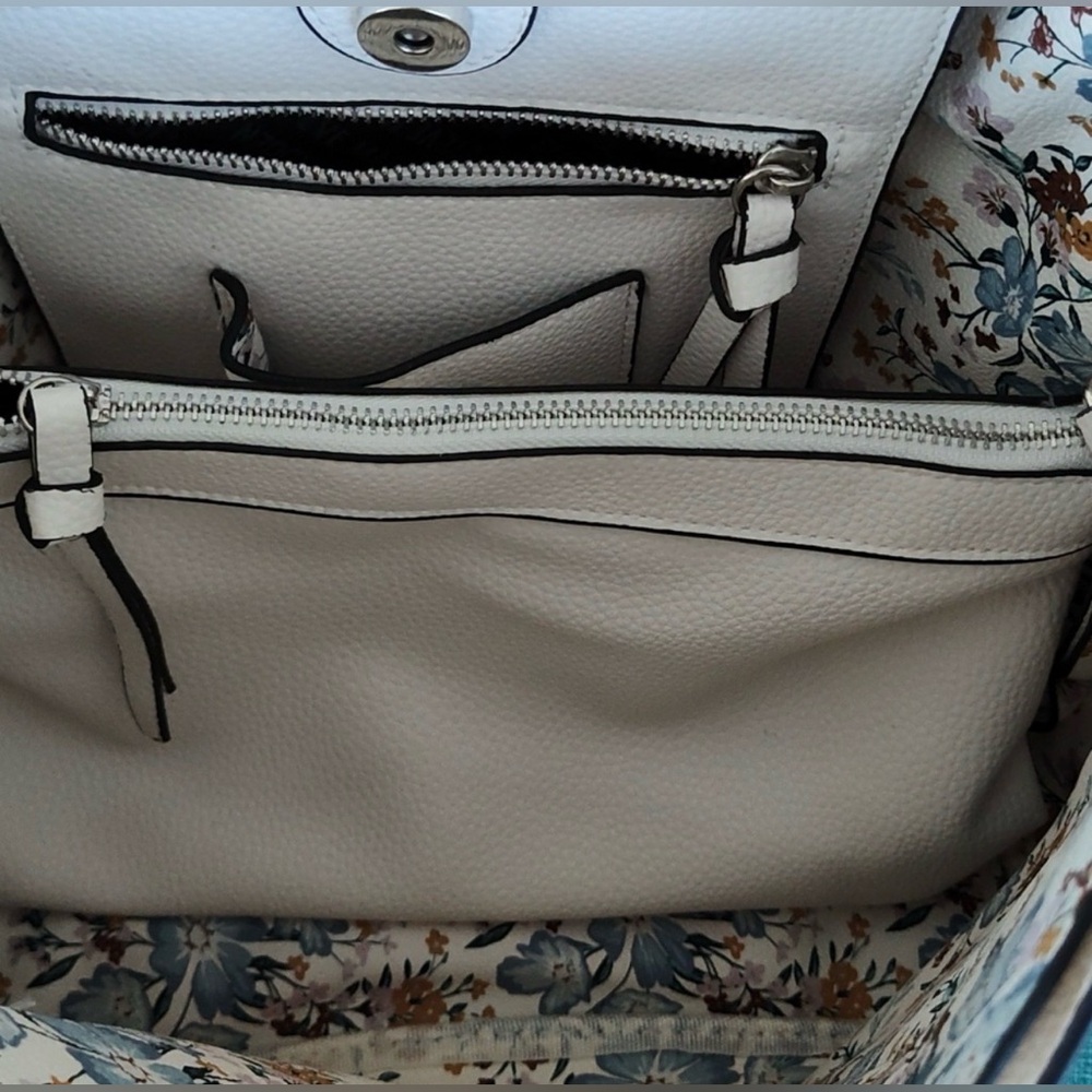 Steve Madden bucket bag.m white/cream with silver hardware 2detachable strapsEUC - Picture 13 of 13
